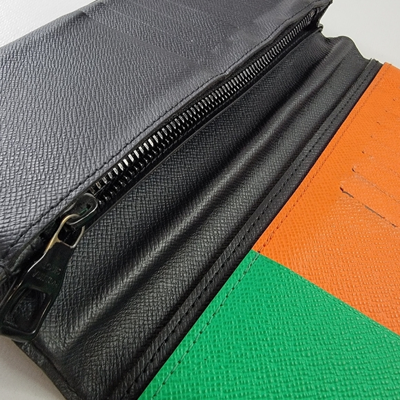 LOUIS VUITTON LV Logo Rubber Patch Brazza Long Wallet - Picture 7 of 13